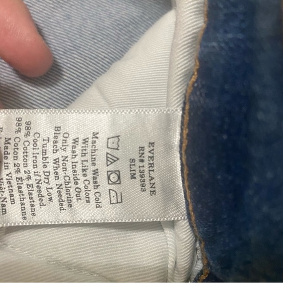 Light and Dark Wash Slim Cut Everlane Jeans Bundle, Size 32 - Picture 11 of 11